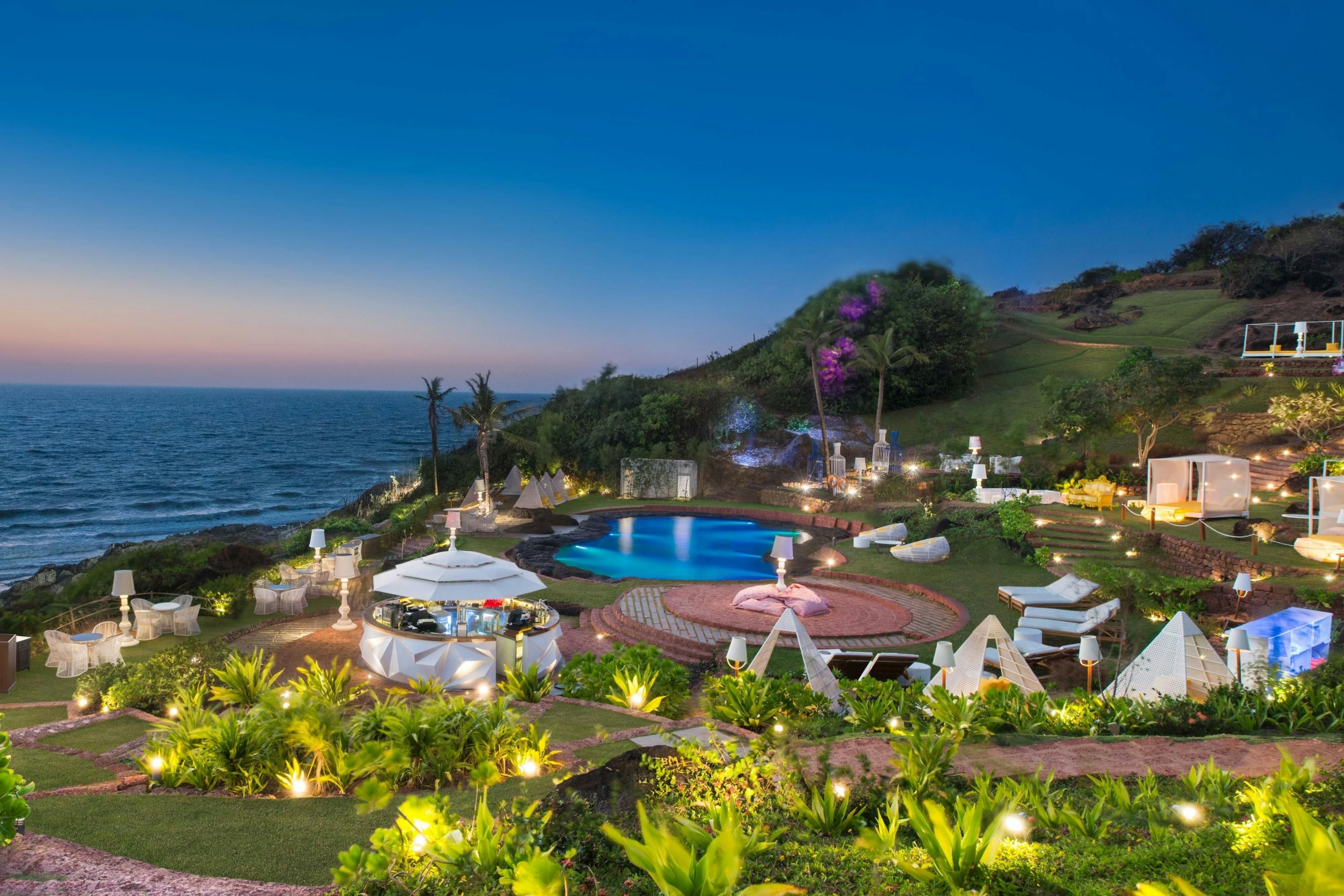 حوض السباحة