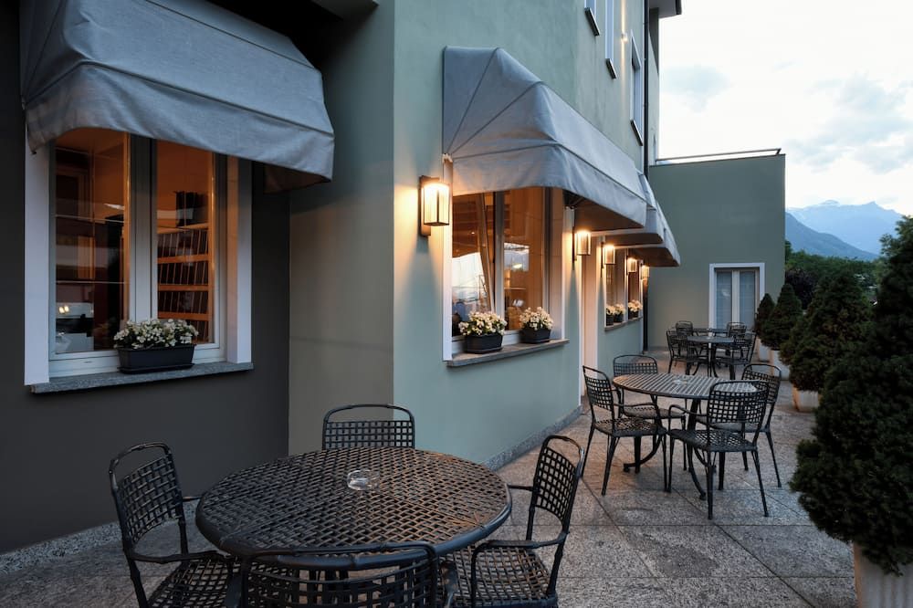 شرفة مرصوفة