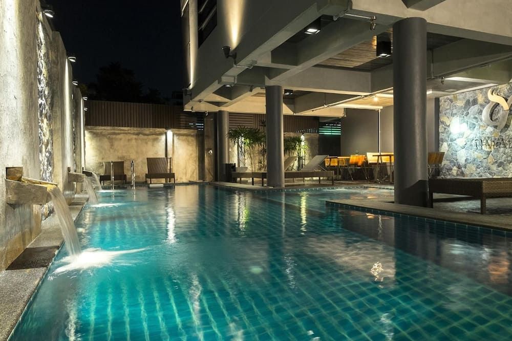 حوض السباحة صورة