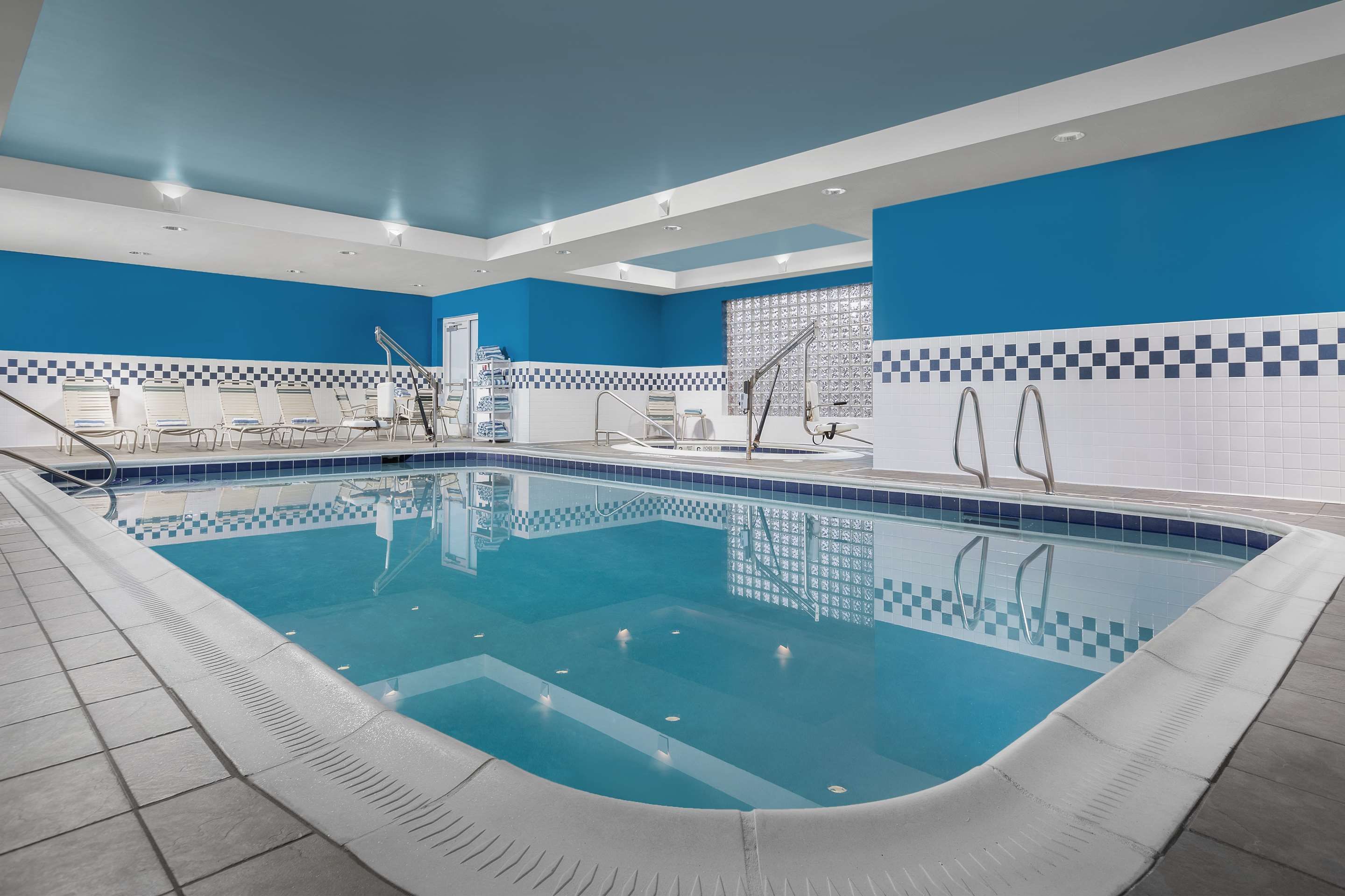 حوض السباحة صورة