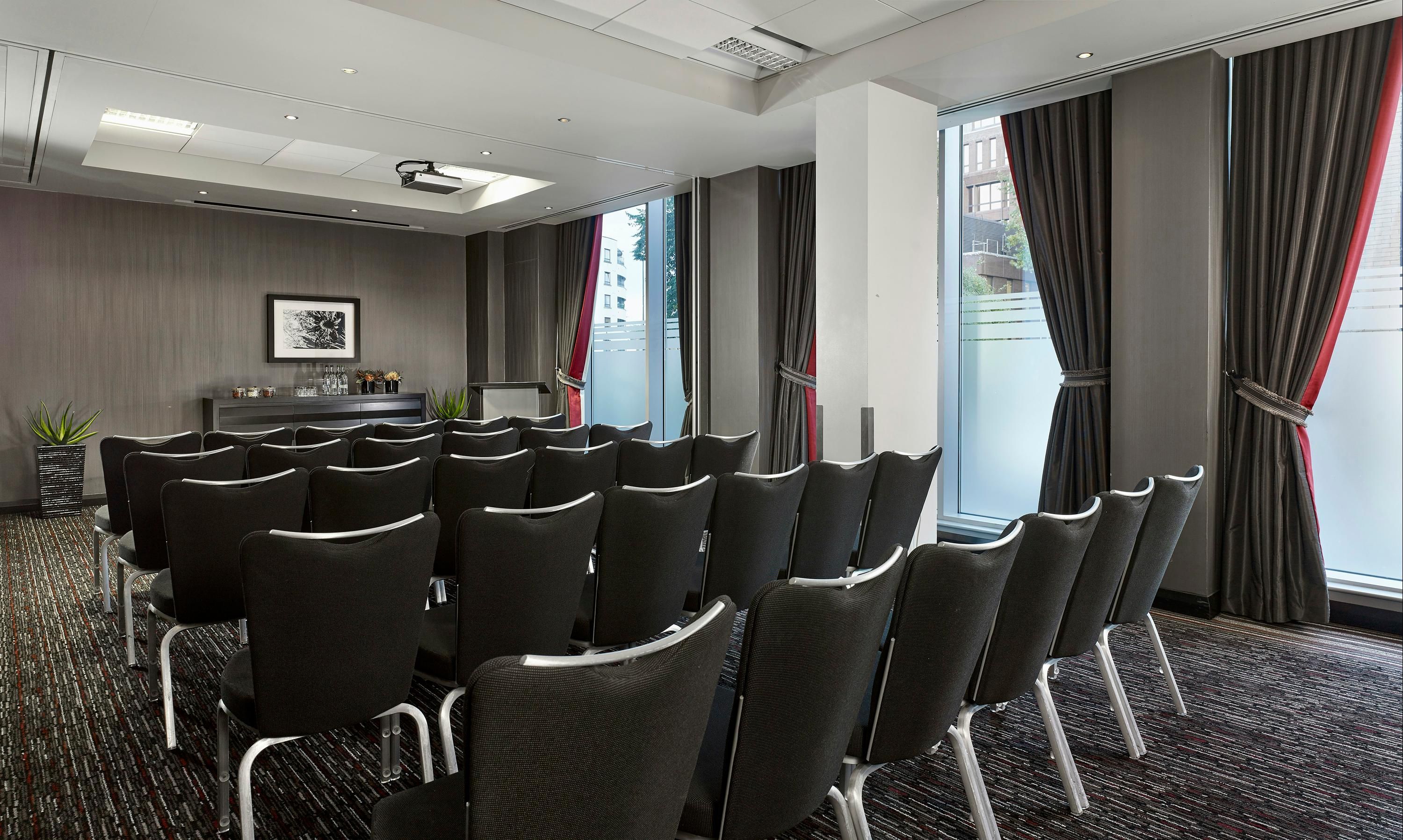 غرفة الاجتماعات