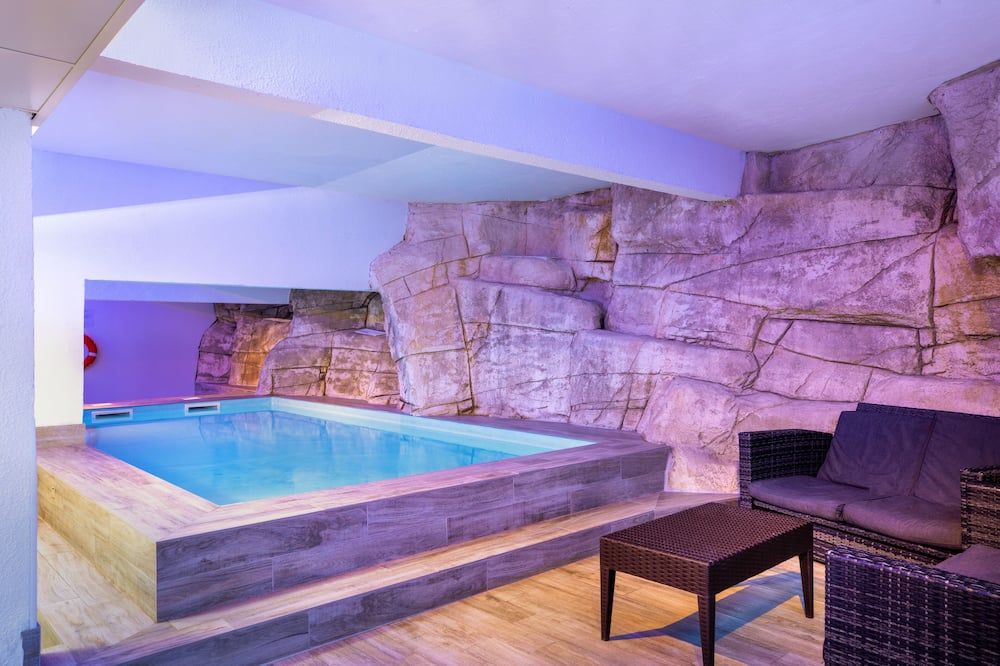 حوض السباحة صورة