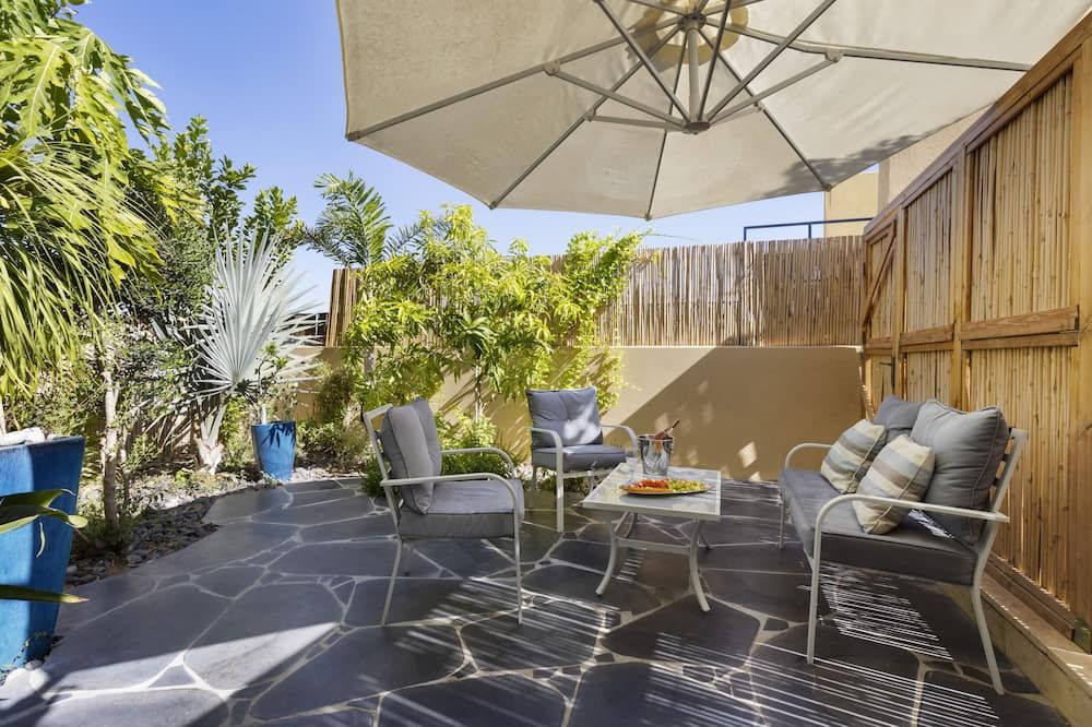 شرفة مرصوفة