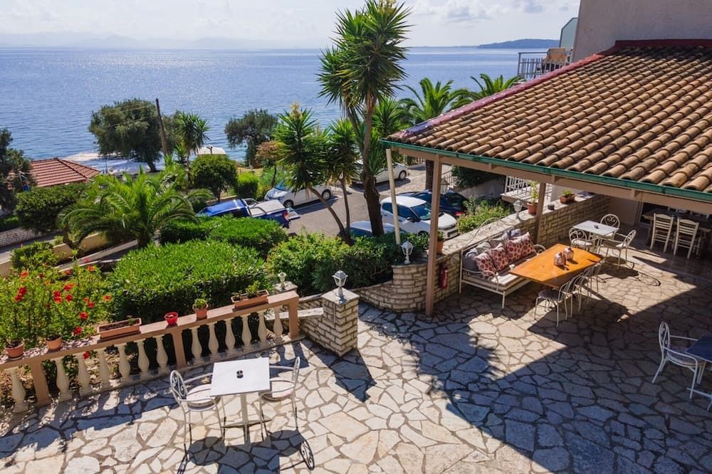 شرفة مرصوفة