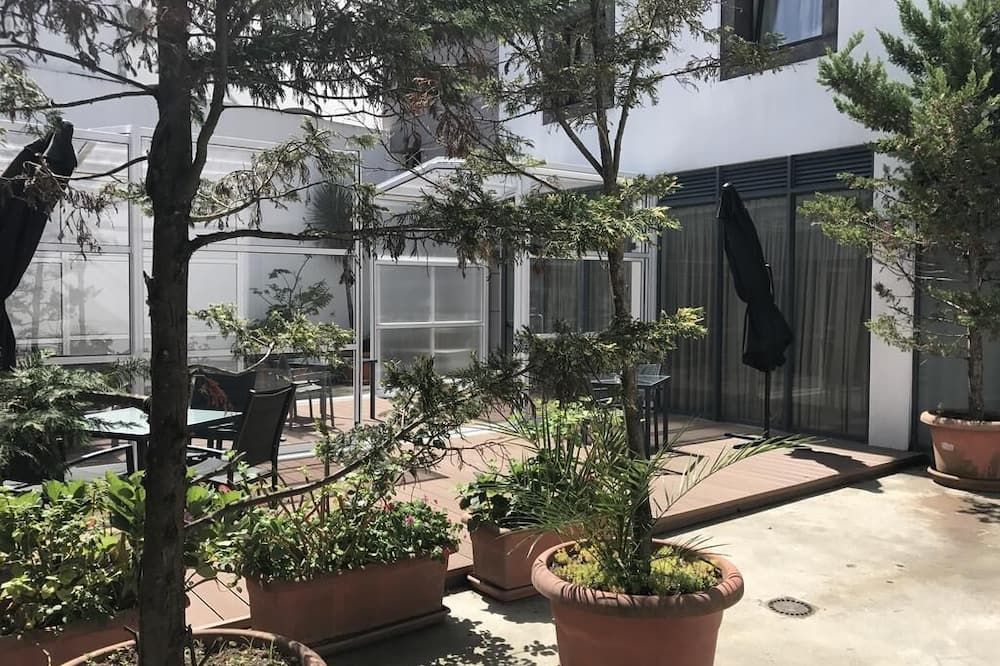 شرفة مرصوفة صورة