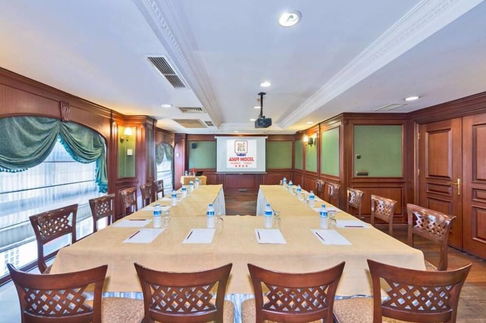 غرفة الاجتماعات