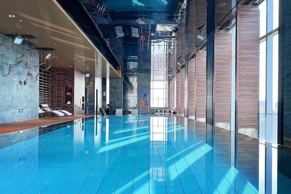 حوض السباحة