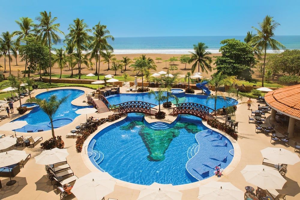 حوض السباحة