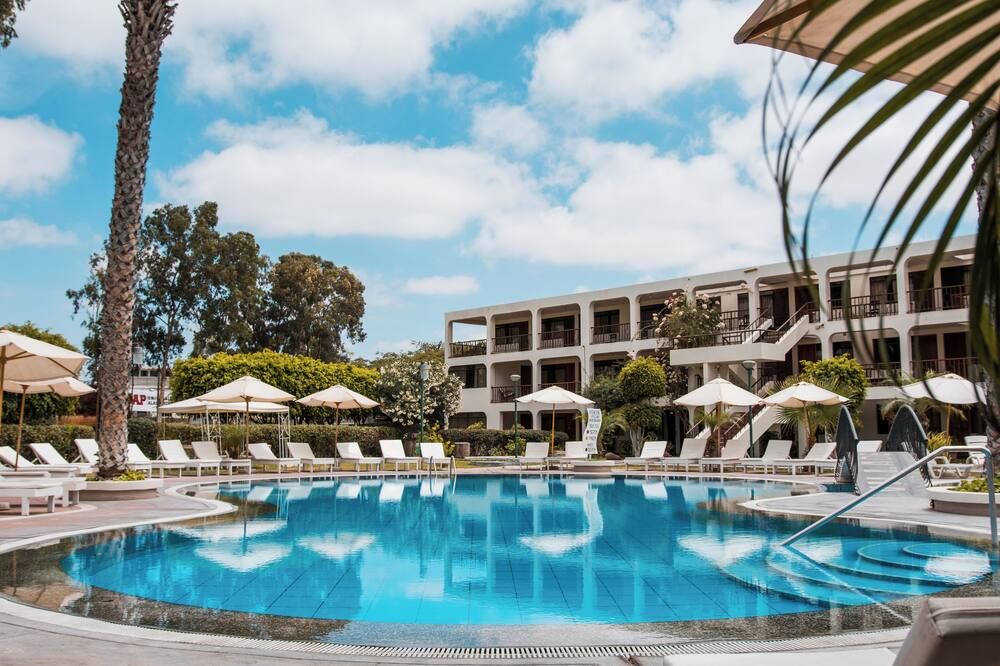 حوض السباحة صورة