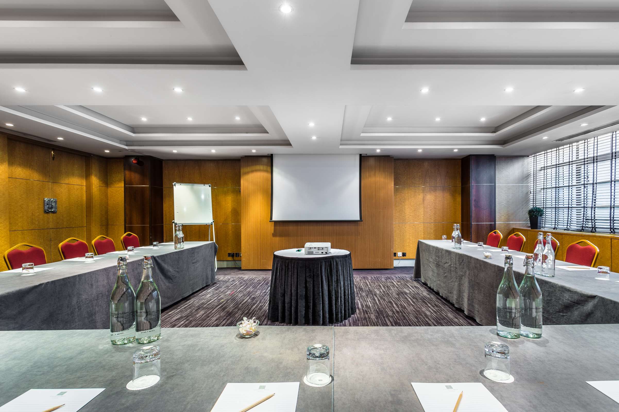 غرفة الاجتماعات