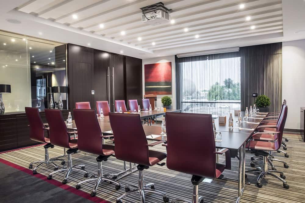 غرفة الاجتماعات