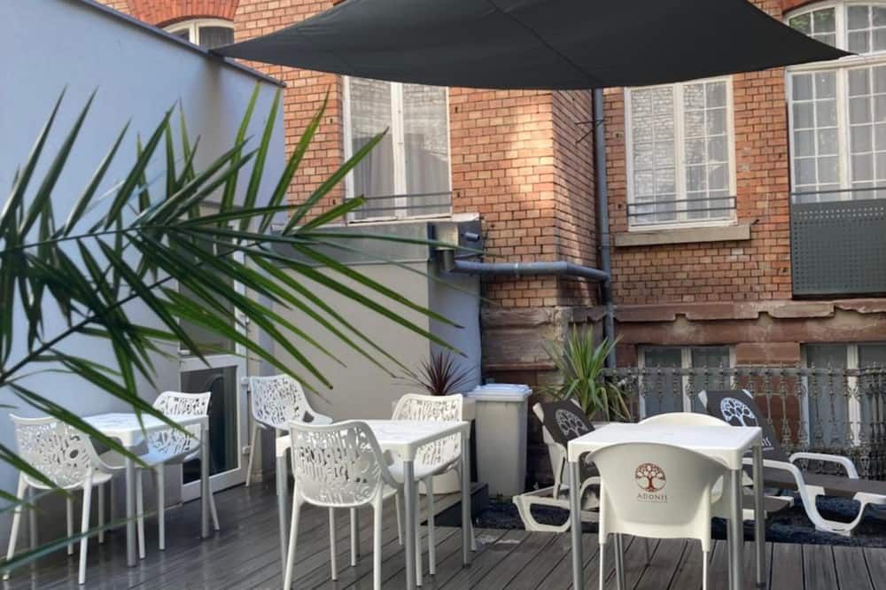 شرفة مرصوفة