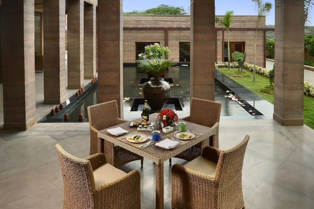 شرفة مرصوفة