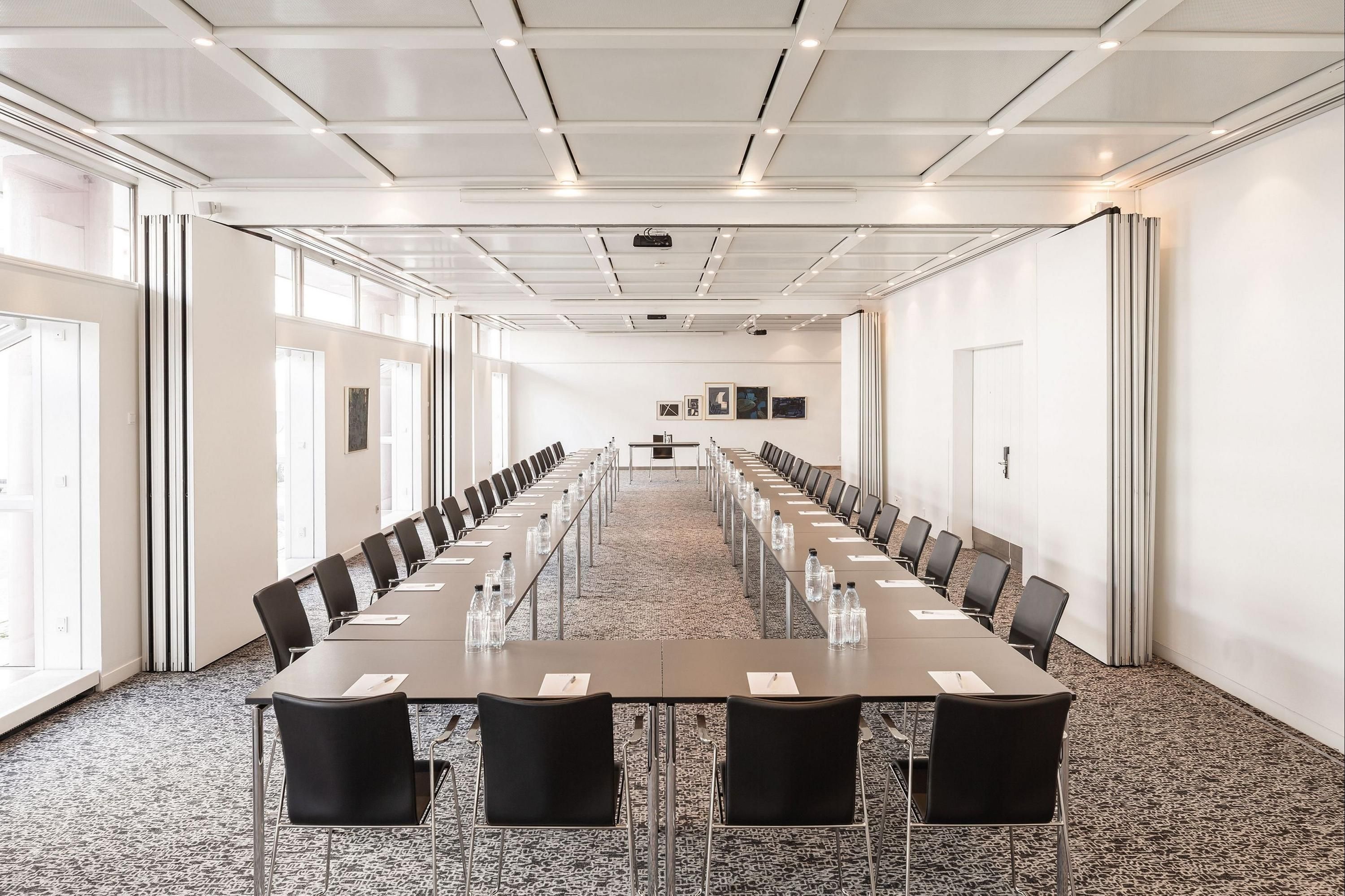 غرفة الاجتماعات