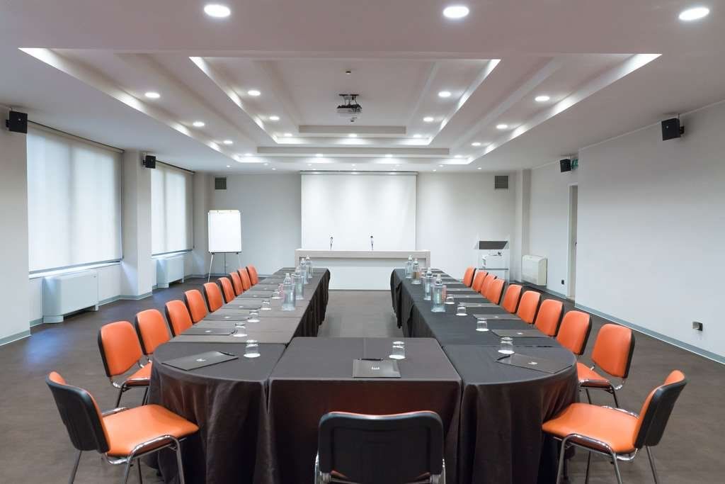 غرفة الاجتماعات