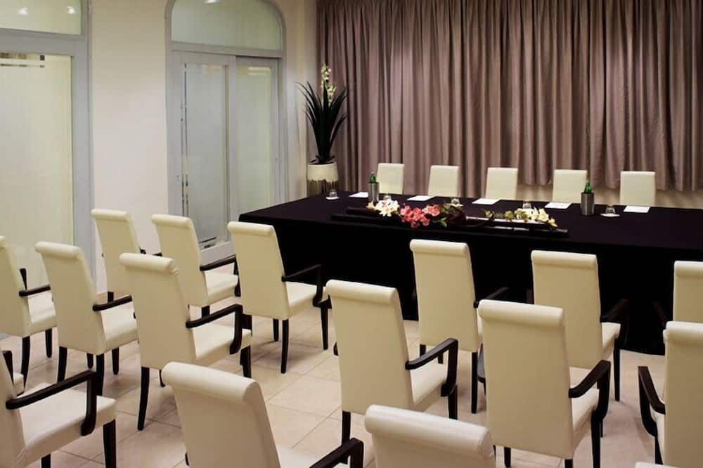 غرفة الاجتماعات