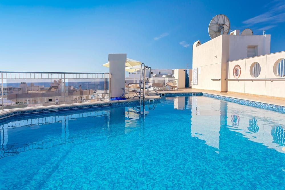 حوض السباحة صورة