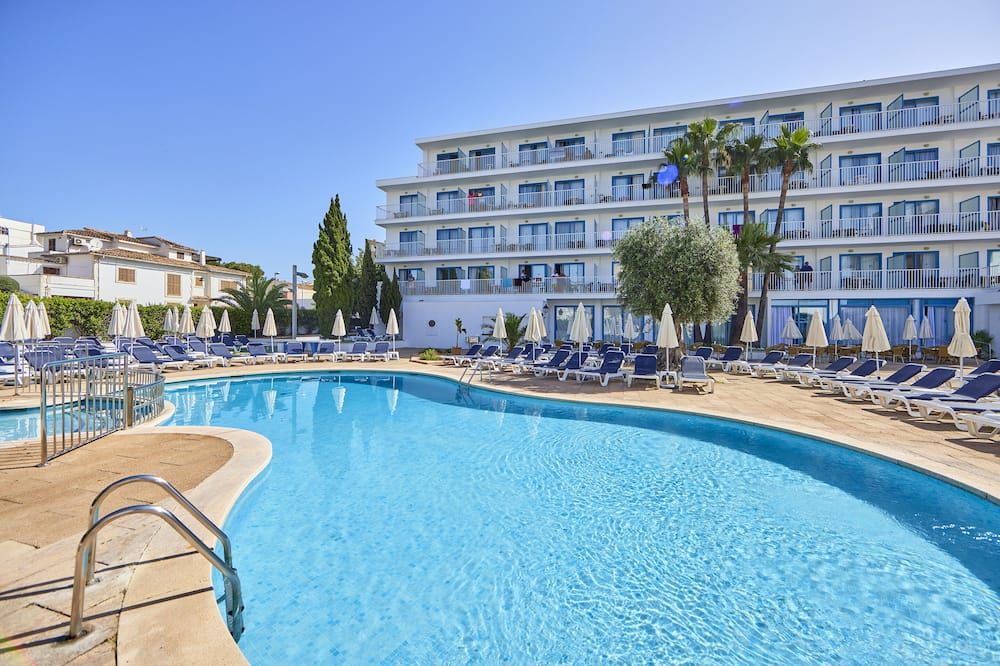 حوض السباحة