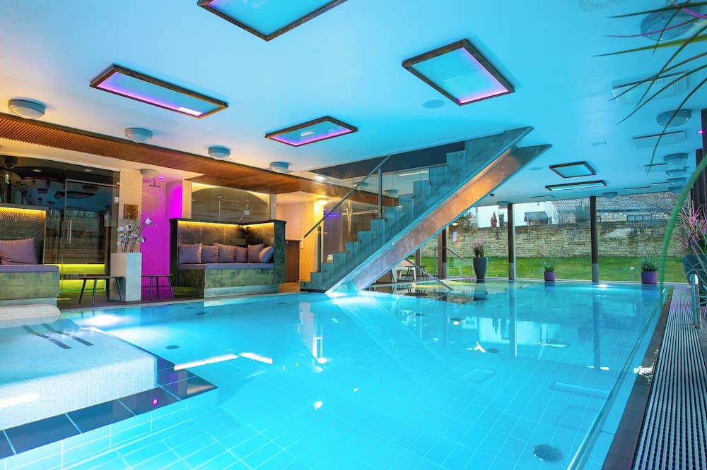 حوض السباحة صورة