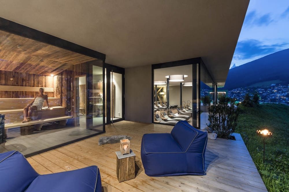 حوض السباحة