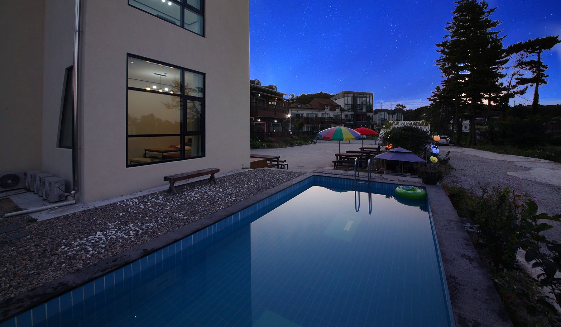 حوض السباحة صورة