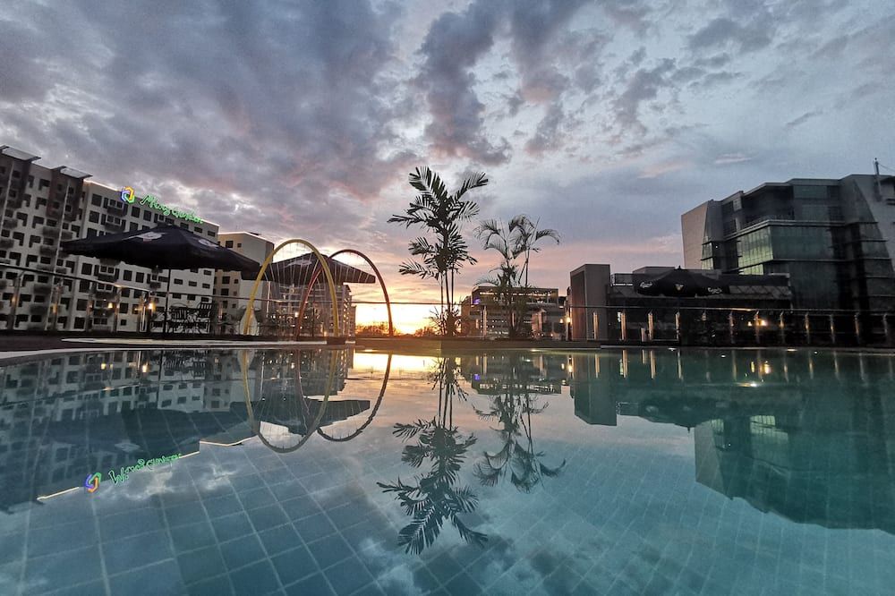 حوض السباحة صورة