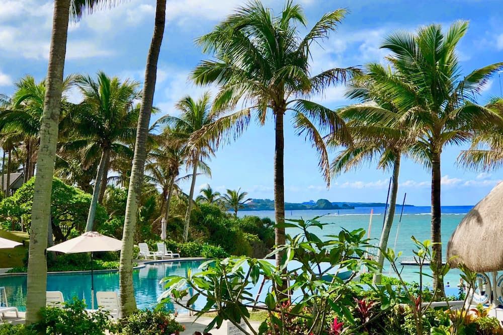 حوض السباحة صورة