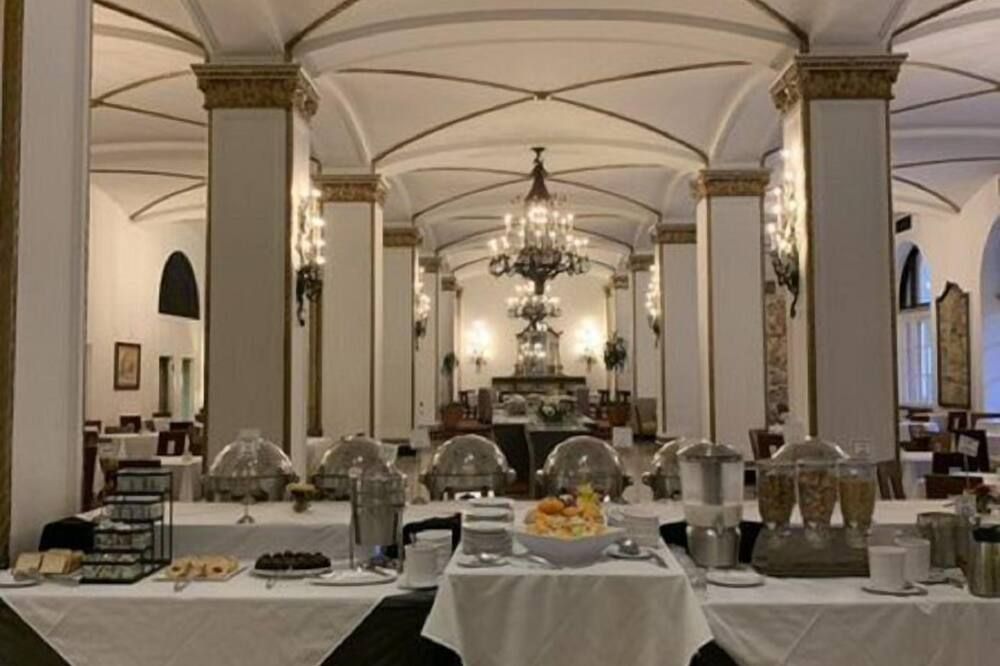 مطعم