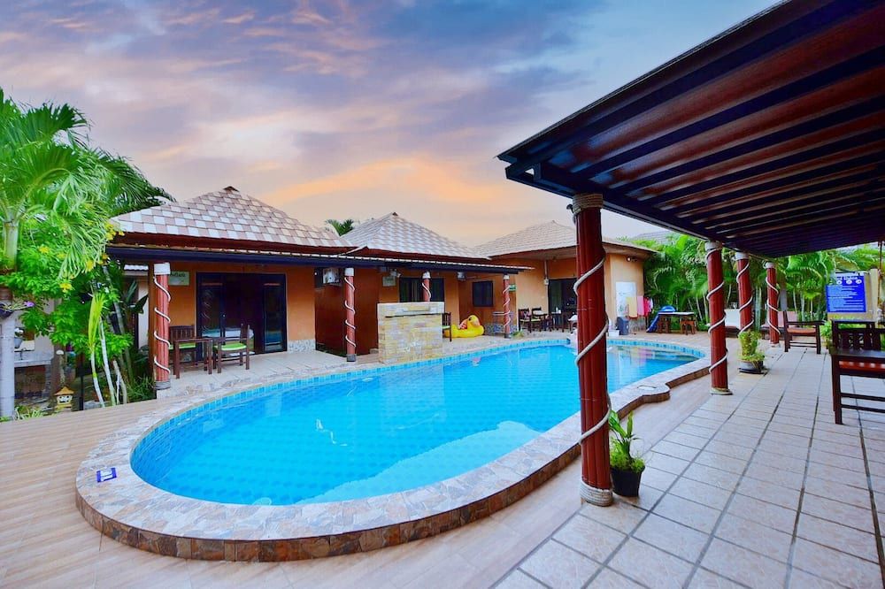 حوض السباحة صورة