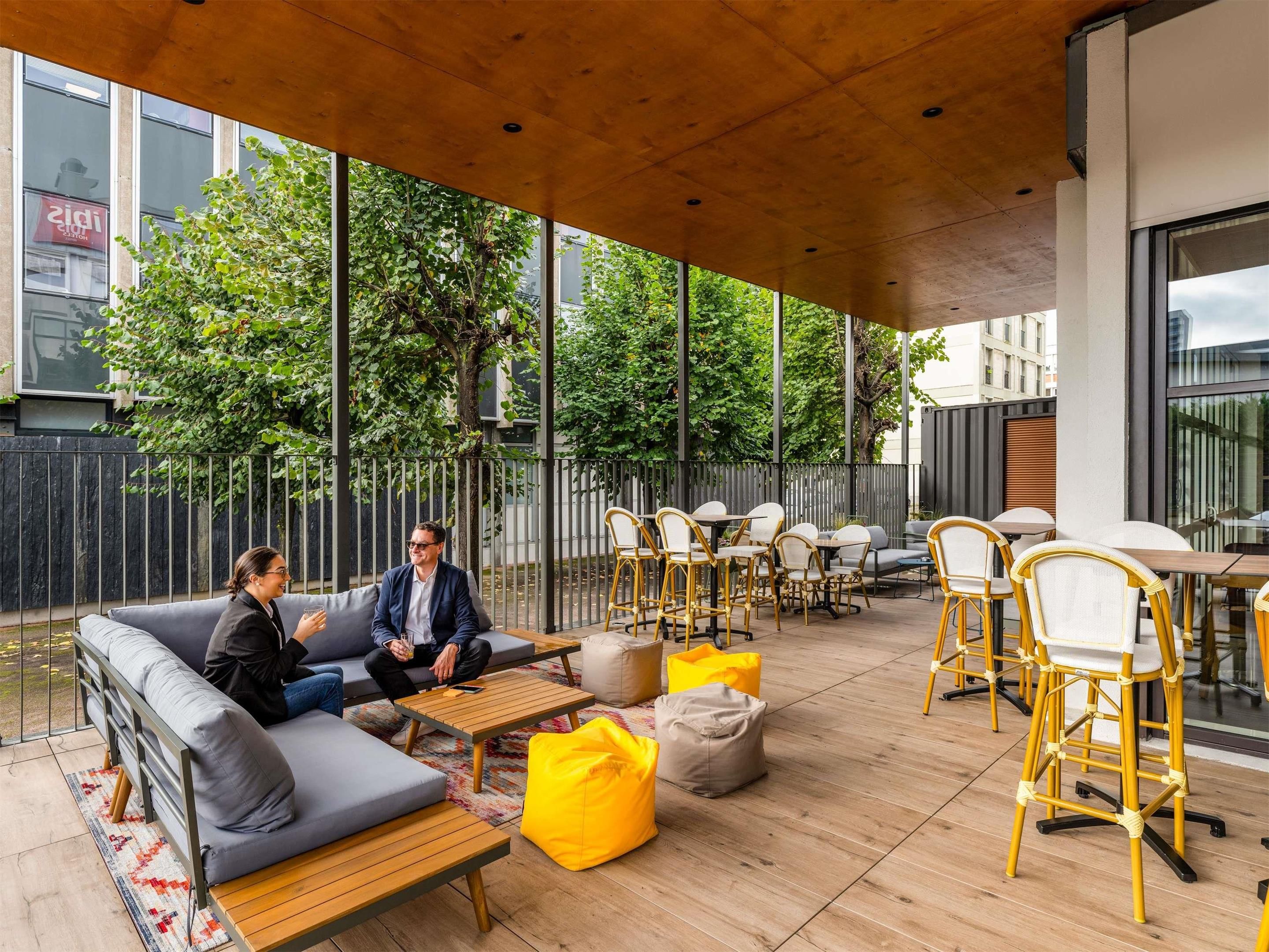 شرفة مرصوفة