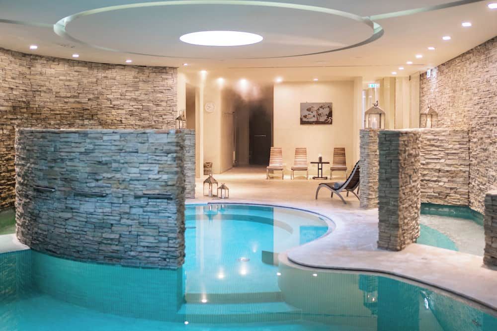 حوض السباحة صورة