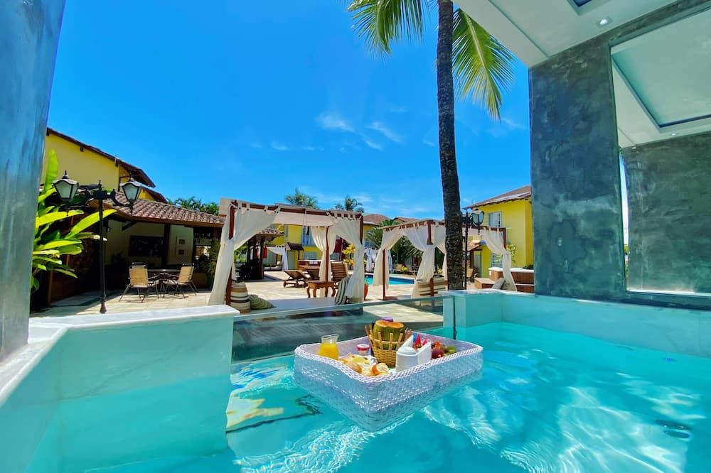 حوض السباحة