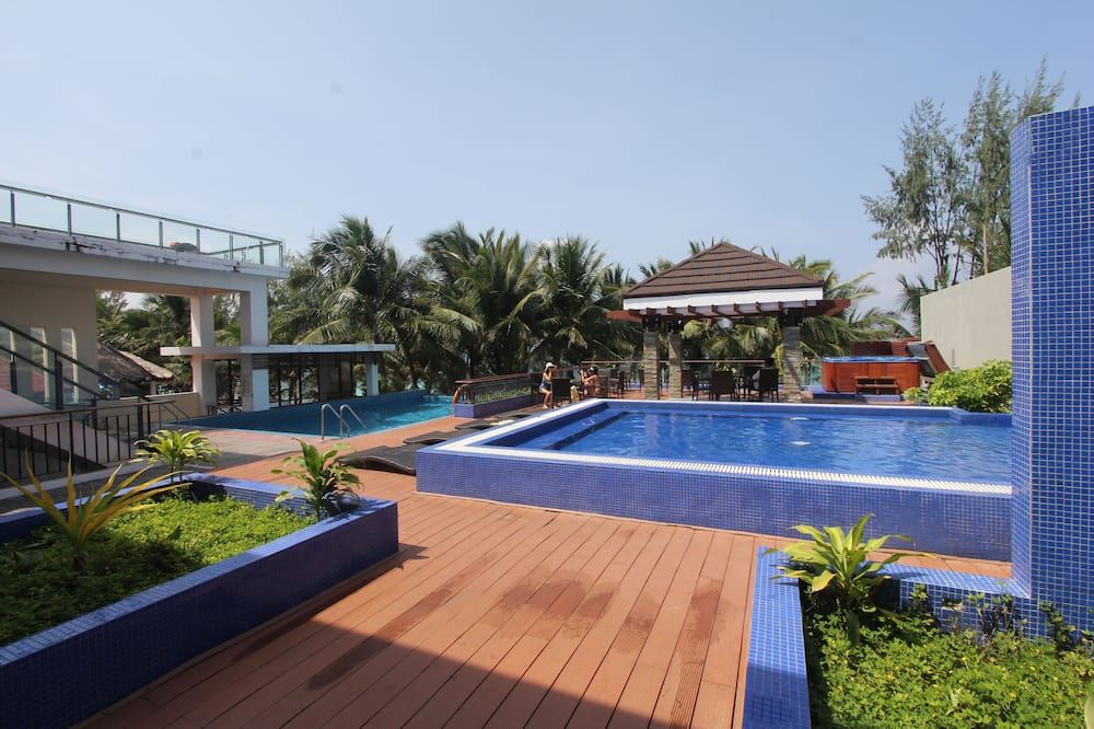 حوض السباحة