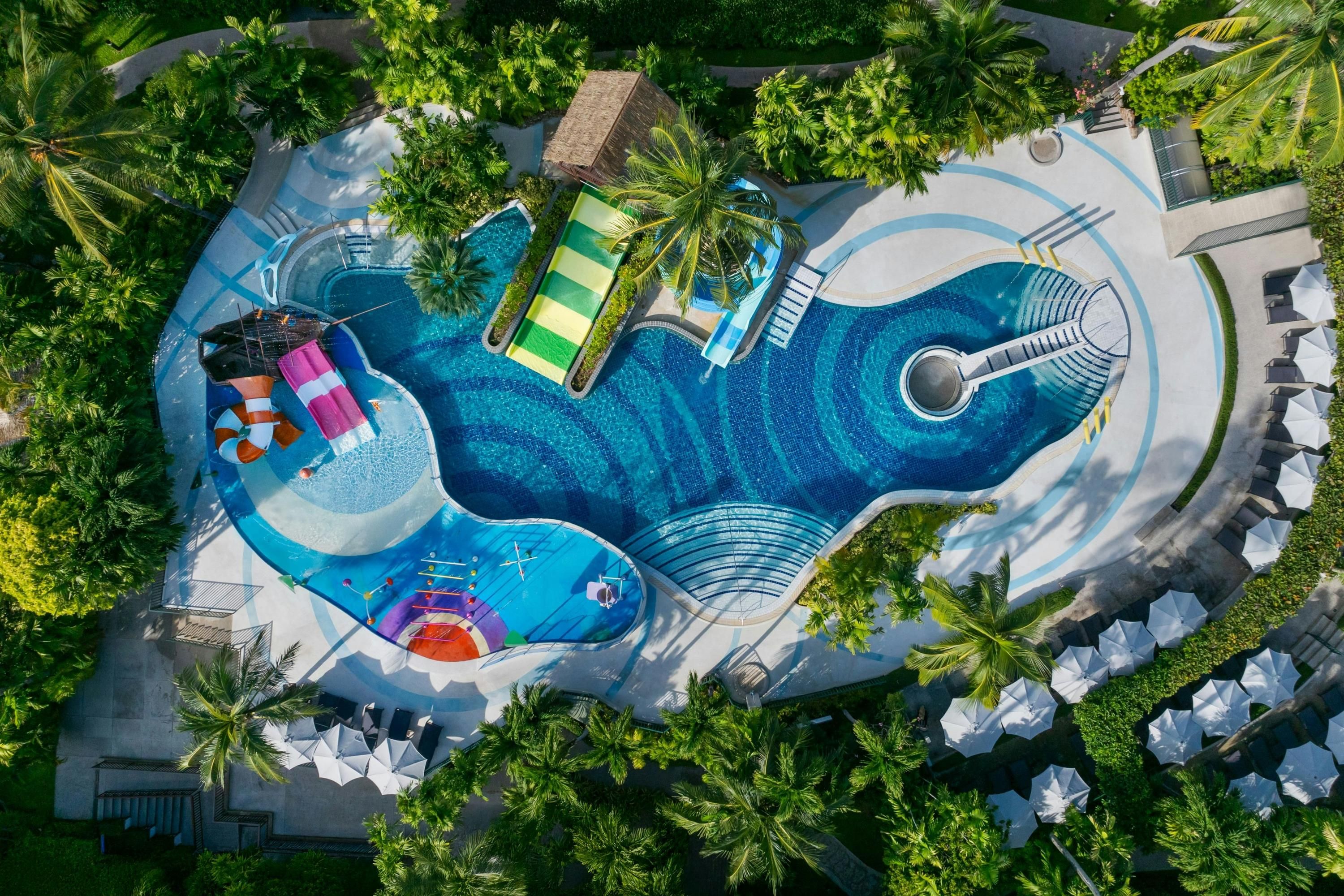 حوض السباحة