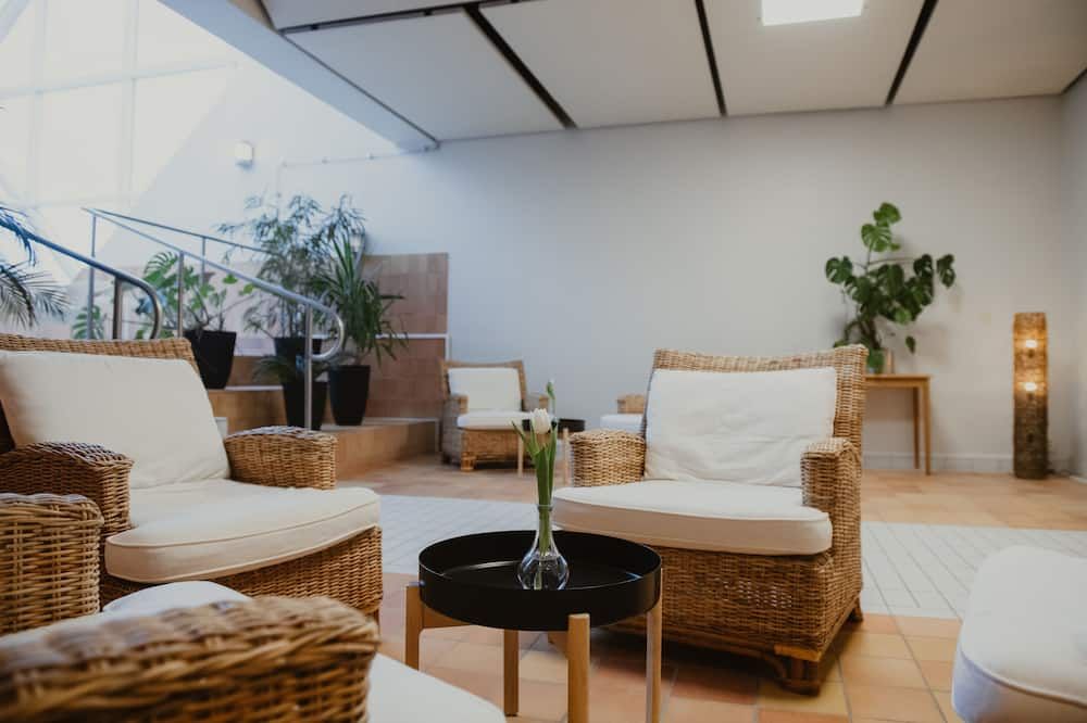 حوض السباحة