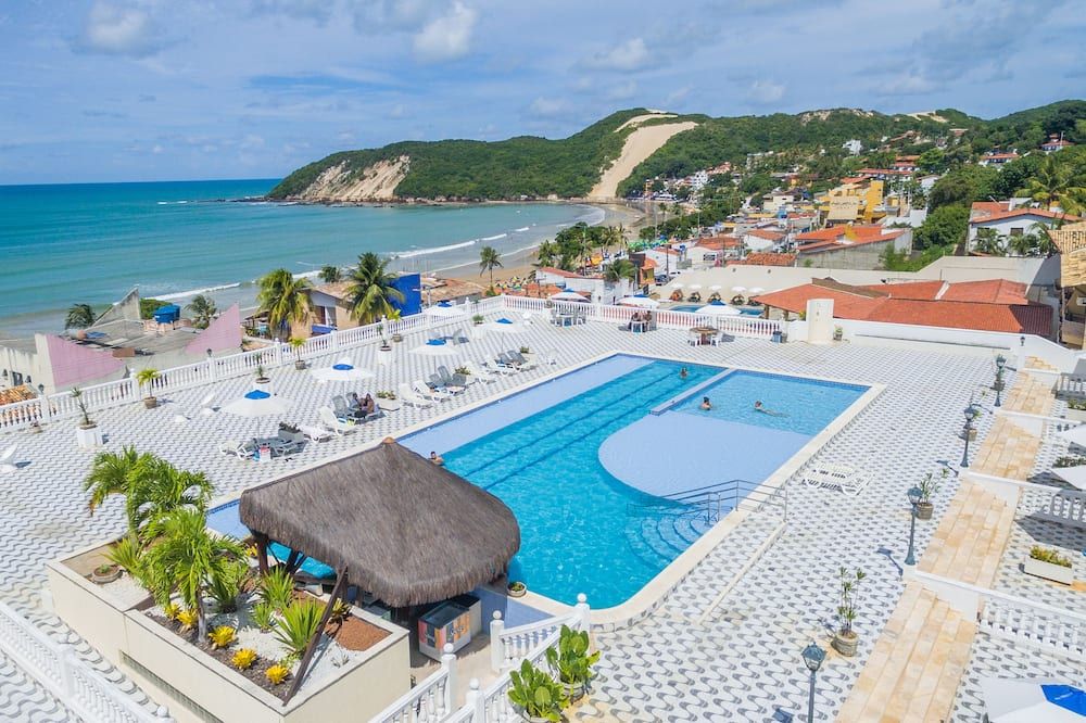 حوض السباحة