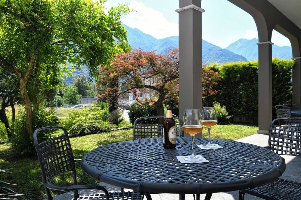 شرفة مرصوفة