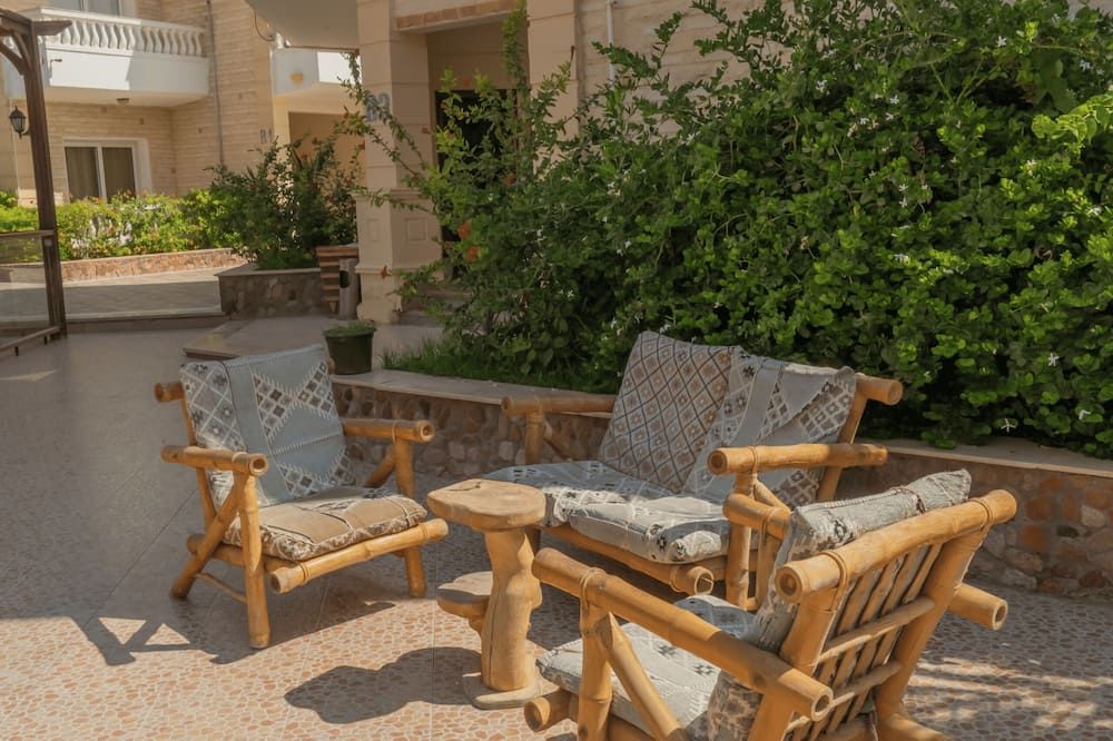 شرفة مرصوفة