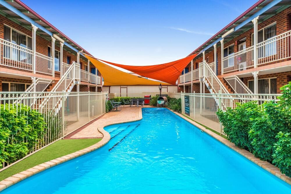 حوض السباحة صورة