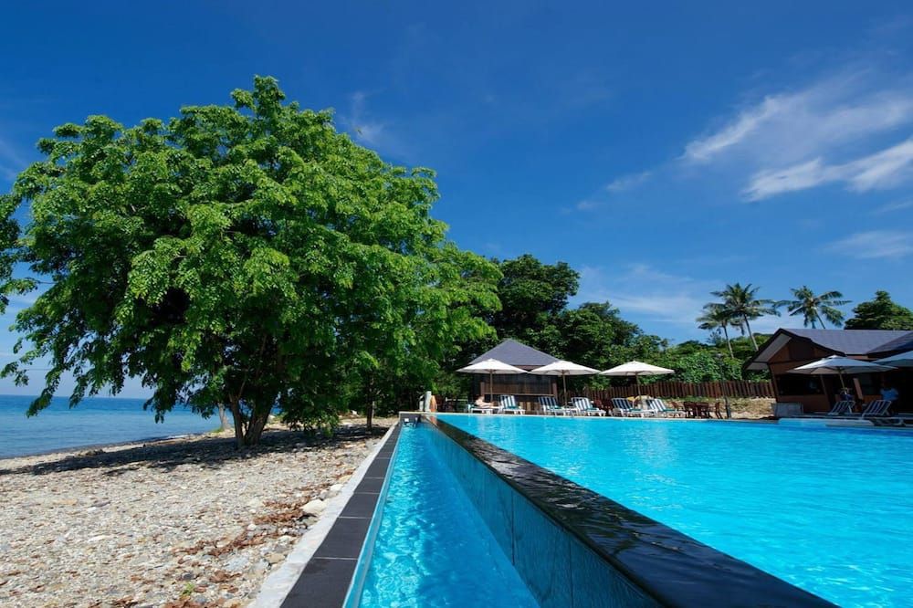 حوض السباحة