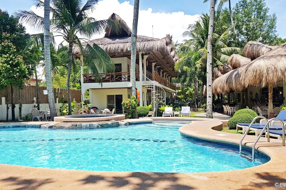 حوض السباحة