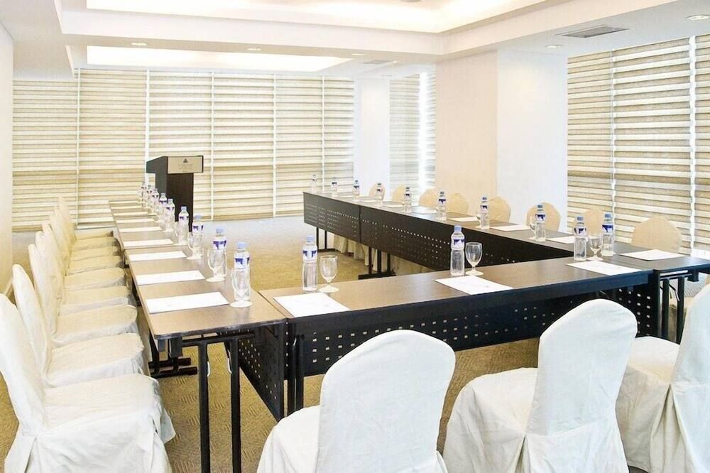 غرفة الاجتماعات