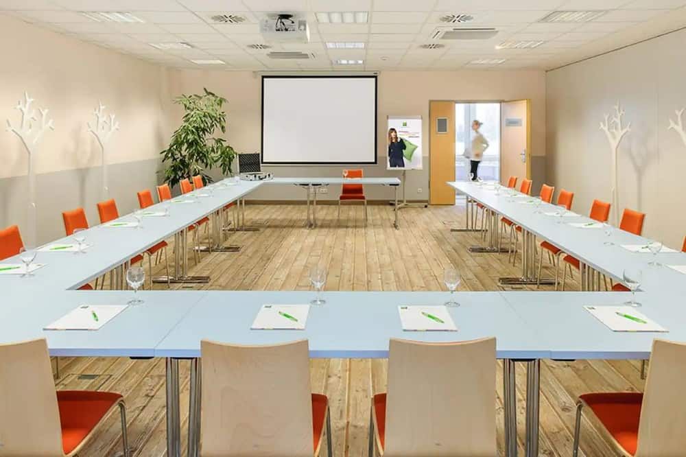 غرفة الاجتماعات