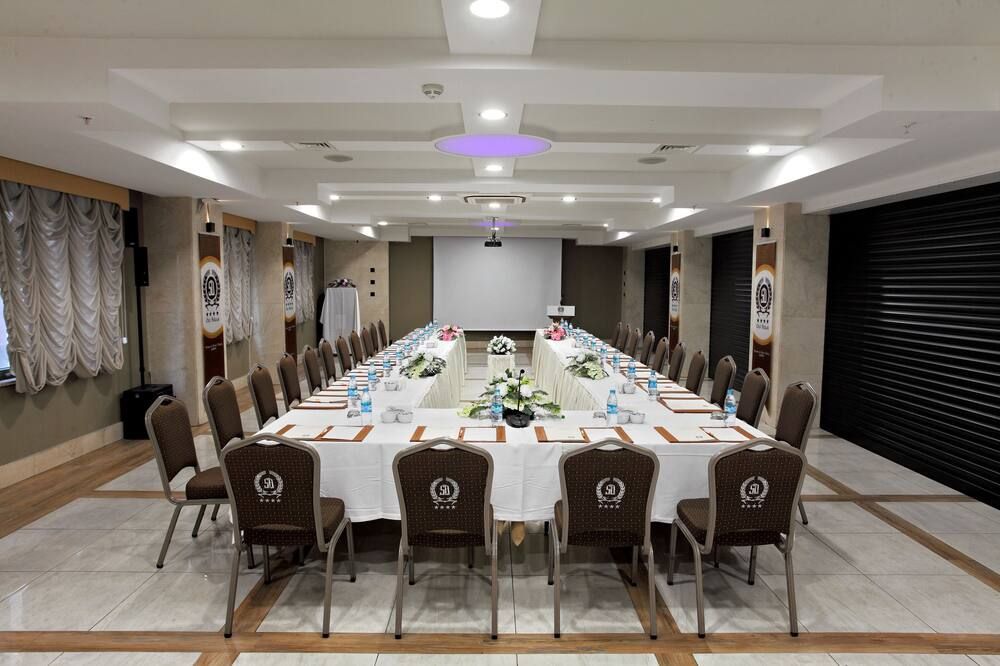 غرفة الاجتماعات