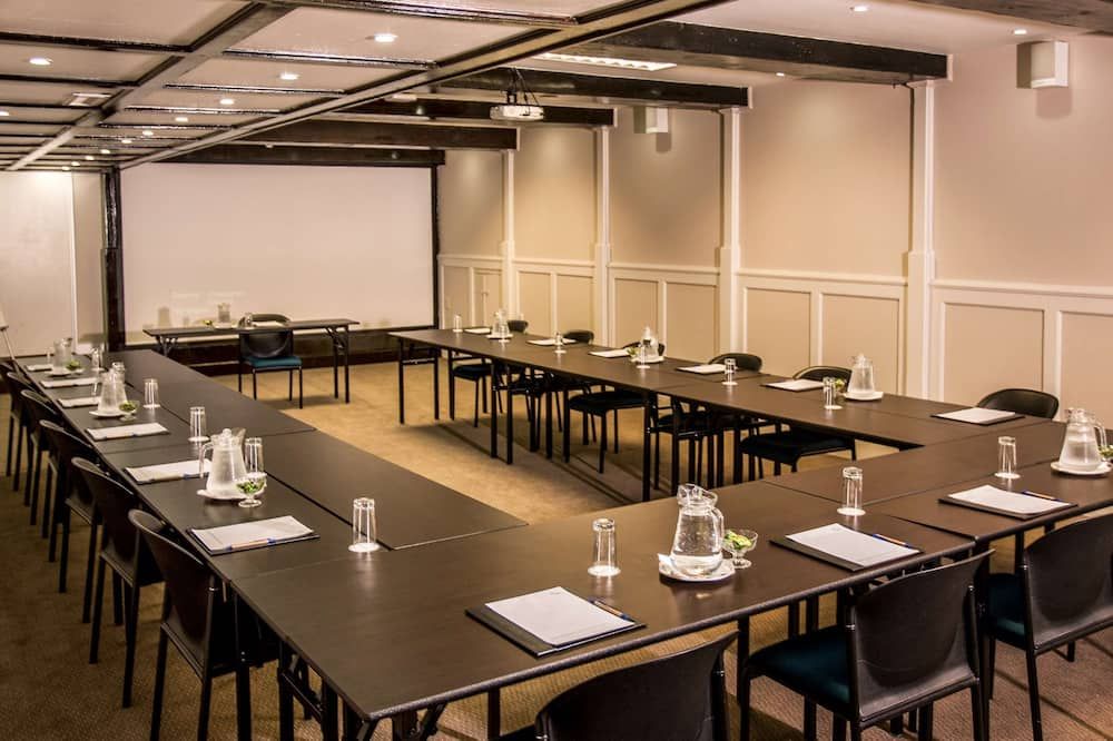 غرفة الاجتماعات