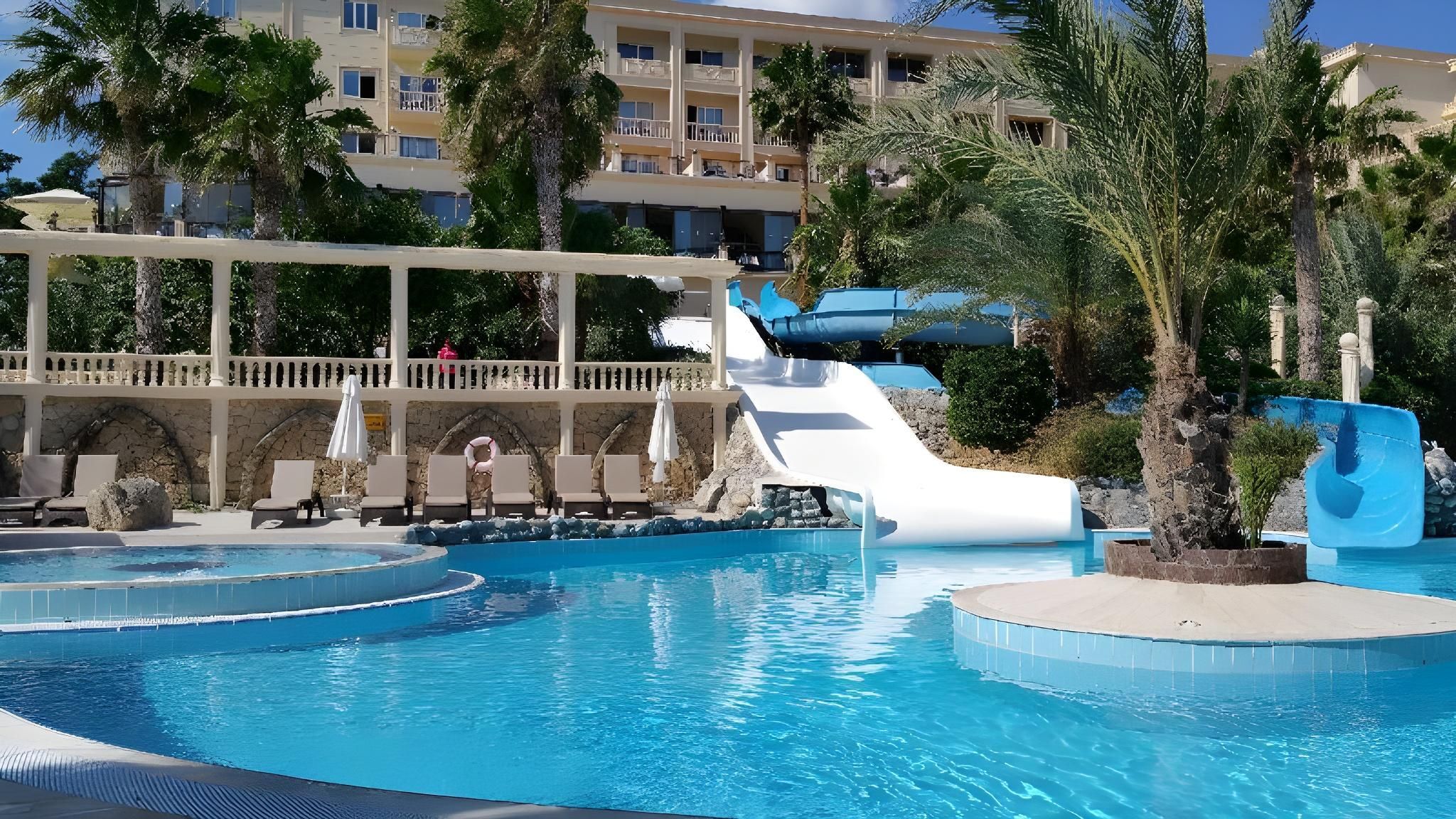 حوض السباحة صورة