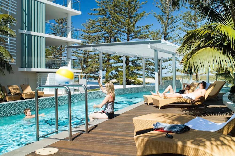 حوض السباحة صورة