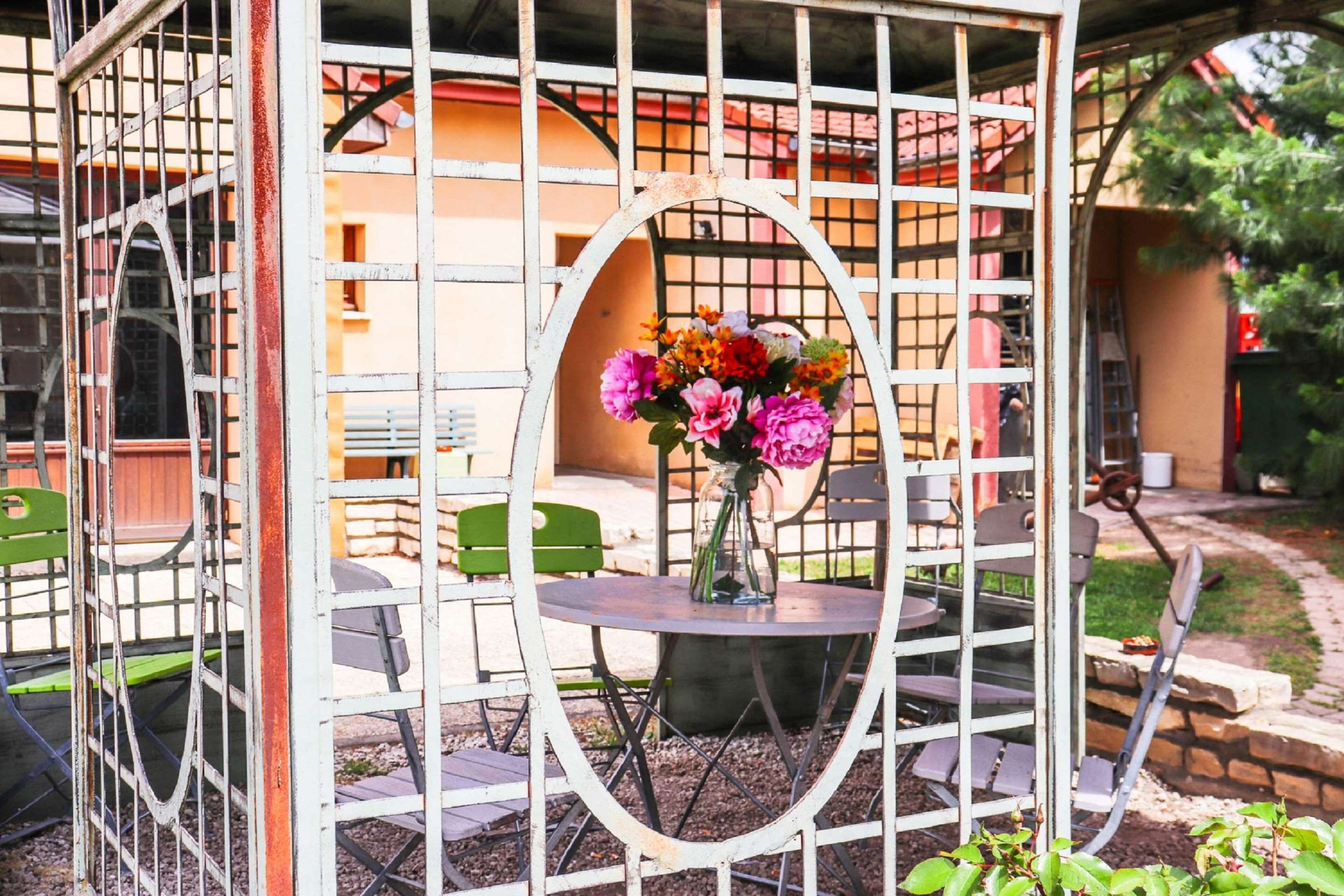 شرفة مرصوفة