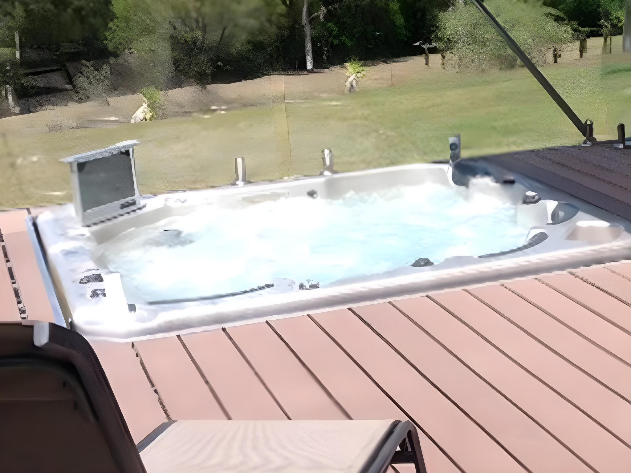 حوض السباحة