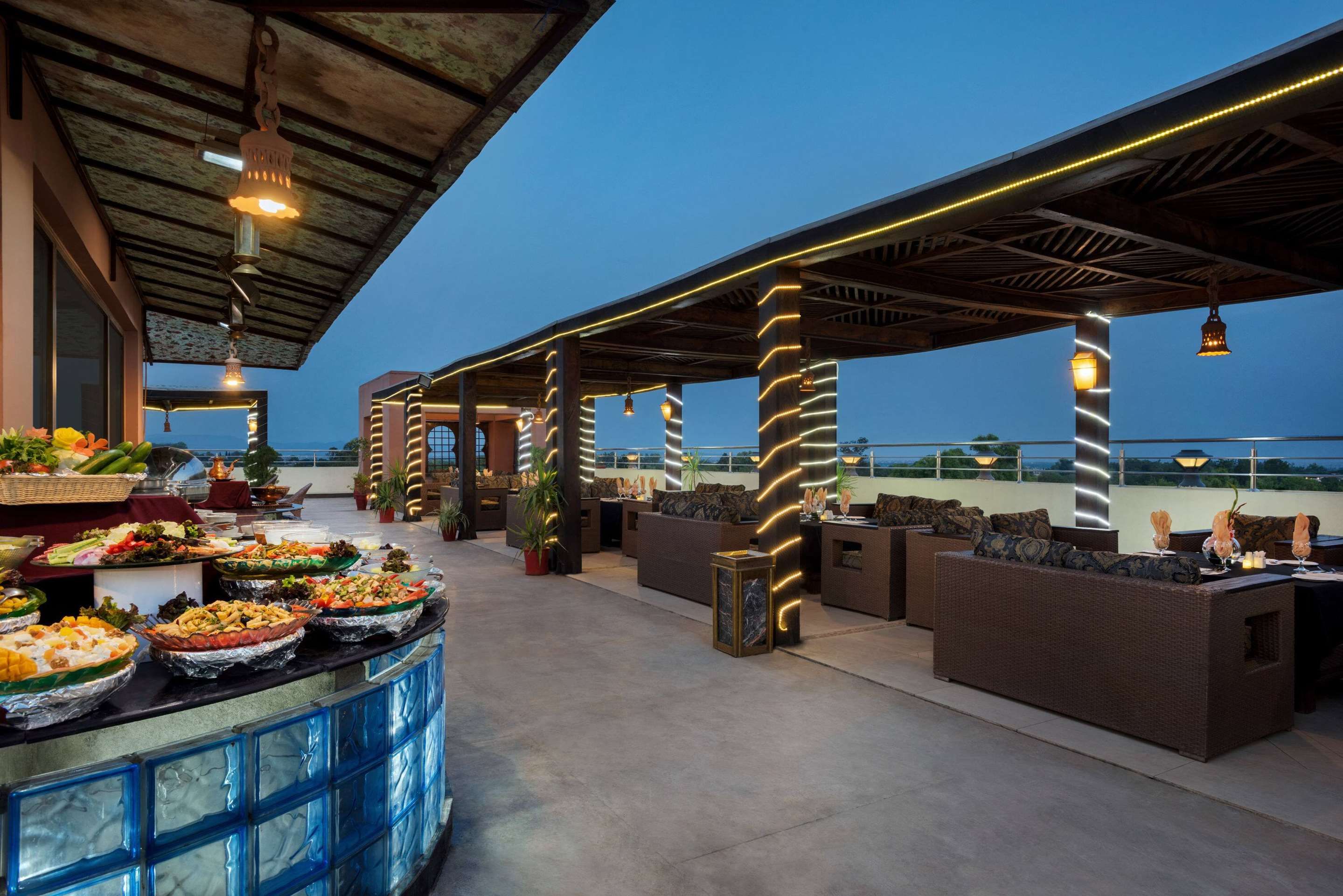 حوض السباحة